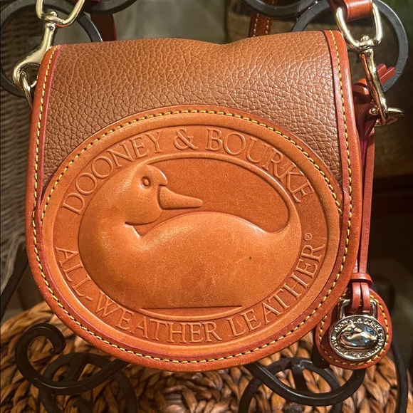 Dooney & Bourke Vintage Remake Big Duck Tan on Light Brown Leather Crossbody Bag - Picture 3 of 13